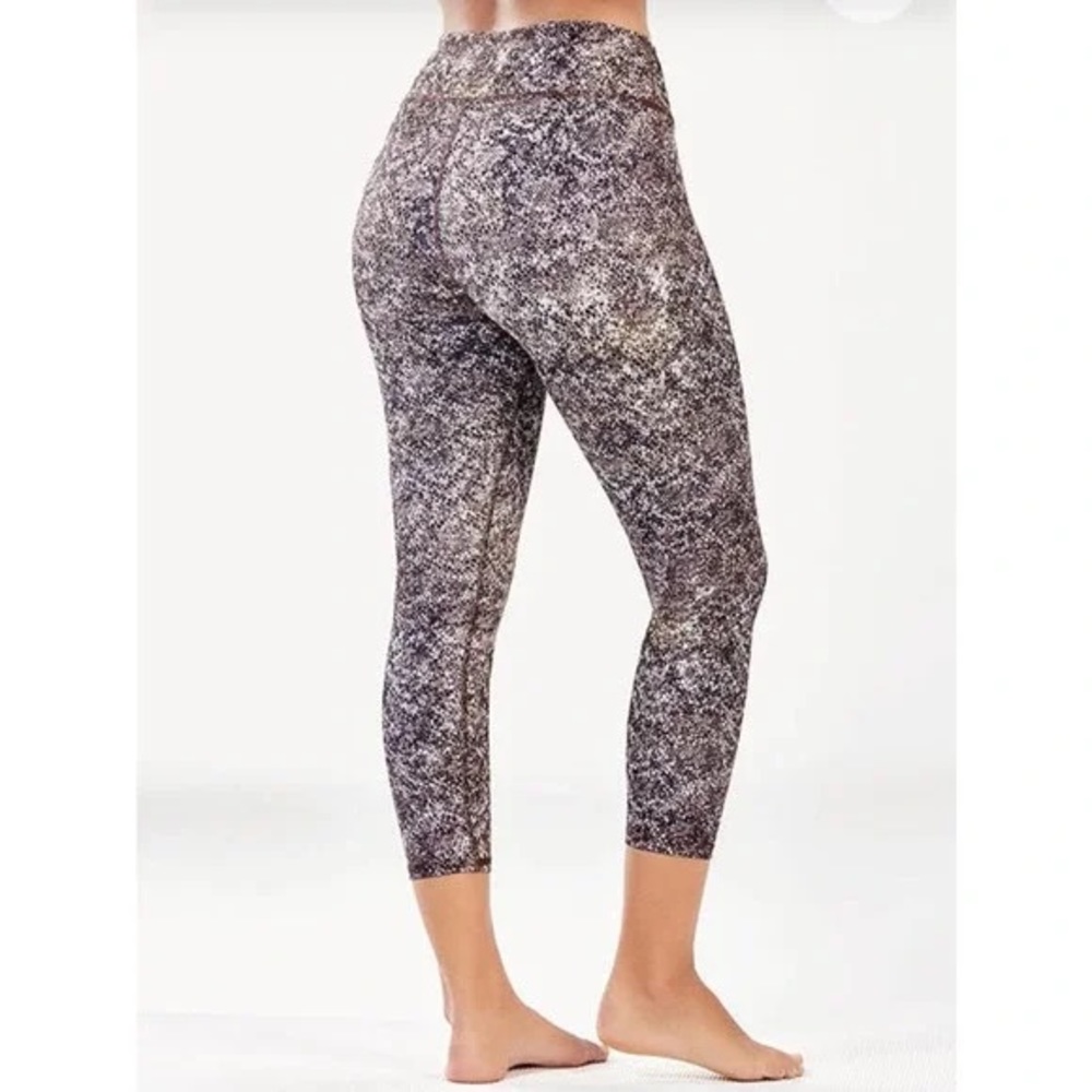 Fabletics Mid-Rise Capri Leggings Define Powerhold XXS